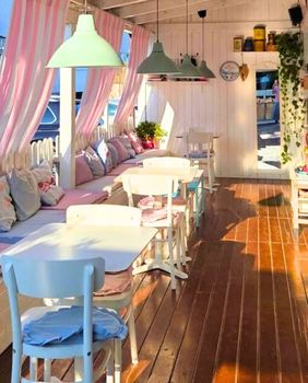 Slastičarnica Jagode i čokolada