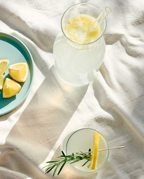 Mlaka voda s limunom