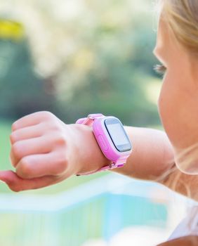 Danas je djecu moguće pratiti preko raznih pametnih uređaja