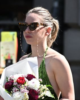 Ljepotica iz Zagreba u baršunastoj haljini