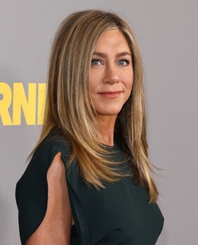 Jennifer Aniston u tamnozelenoj haljini