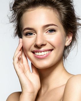 Tonirana BB krema tenu daje lijepu boju te istovremeno hrani i njeguje kožu