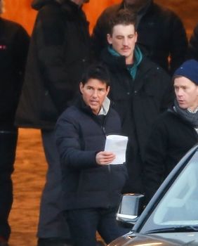 Tom Cruise i Miles Teller na setu filma