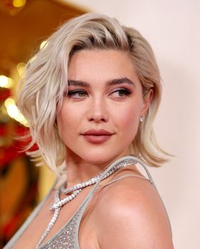 Florence Pugh u haljini Del Core - 3