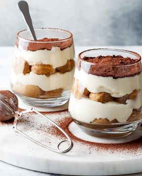 Tiramisu cheesecake u čaši