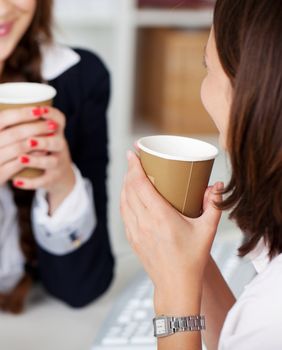 Imati najbolju prijateljicu na poslu dragocjeno je