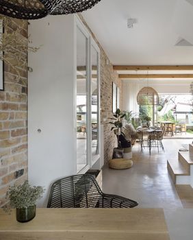 Kuća s prekrasnim izlazom u dvorište - 11