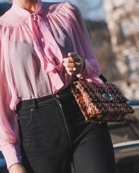 Ružičaste košulje i bluze omiljene su u proljetnim mjesecima