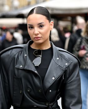 Koža od glave do pete u efektnom izdanju tamnokose ljepotice - 5