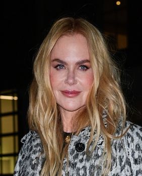 Nicole Kidman u cipelama s ukrasom na potpetici i kaputu leopard uzorka - 4