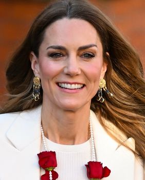 Catherine Middleton sa Sezane naušnicama Dina 2026. - 4