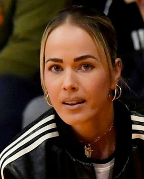 Antonija Mišura Sandrić u cargo hlačama i robusnim čizmama na košarkaškoj utakmici - 4