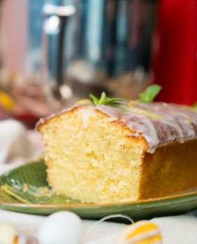 Mirisni Uskrs: Elegantni limun kolač s glazurom