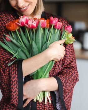 Sretne žene uživaju u životu punim plućima