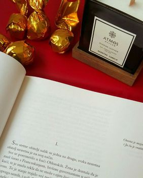 Pretpostavlja se da je lik Ane Karenjine inspiriran Marijom Hartung, kćerkom ruskog pjesnika Aleksandra Puškina