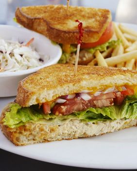 Sočan sendvič i prženi krumpirići vrlo su ukusna, ali teška hrana koja može utjecati na probavu