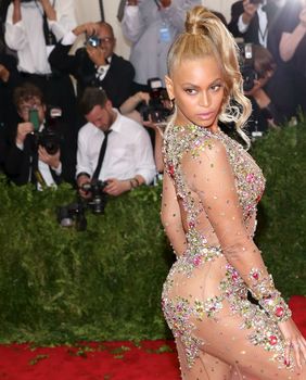 Kultne haljine s Met Gale o kojima se i danas priča - 6