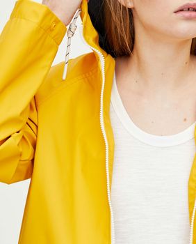 Jakne u jakim bojama mogu uljepšati kišne dane