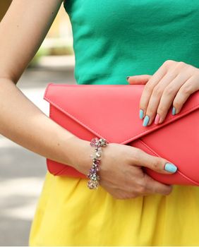 Torbica u koraljnoj boji