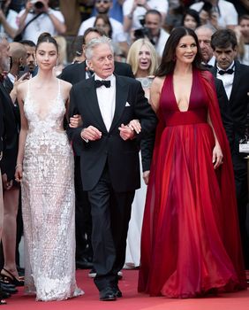 Catherine Zeta-Jones u haljini Elieja Saaba na Cannesu 2023. - 4