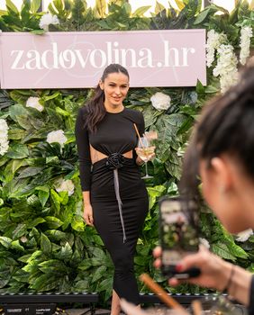 Zadovoljna slavi 15. rođendan - 29