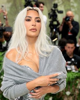 Kim Kardashian u haljini Johna Galliana na Met Gali 2024. - 1