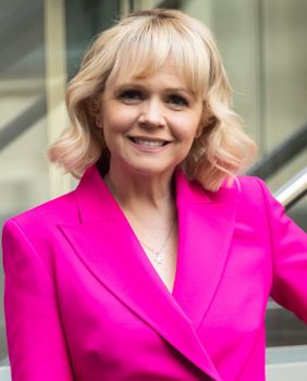 Tatjana Cameron Tajči u ružičastom odijelu Ivana Friščića u Malmöu - 4