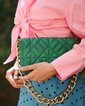 Ružičaste košulje i bluze su omiljene u toplijem dijelu godine