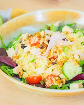 Salata s purećom šunkom, kus-kusom i grožđicama - 5