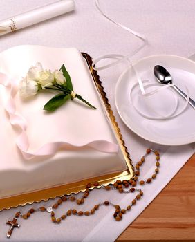 Torta u obliku Biblije