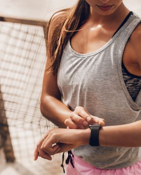 Žena prati potrošnju kalorija