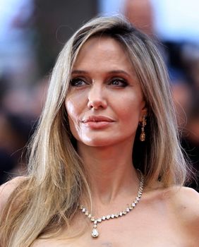 Angelina Jolie u Cannesu je nosila Chopardov nakit