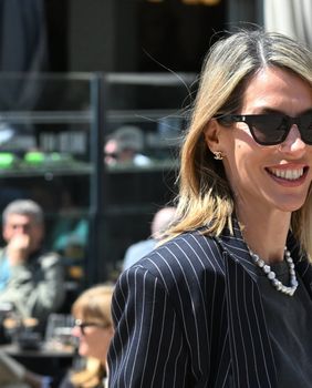 Street style izdanje ljepotice iz Zagreba s neočekivanim najlonkama i predivnim cipelicama