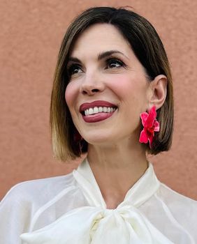 Bojana Gregorić Vejzović u trapericama trapez-kroja i košulji s 'pussy bow' mašnom - 3