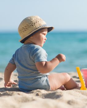 Što sve ponijeti na prvo ljetovanje s bebom?