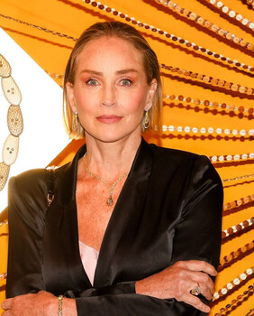 Sharon Stone u satenskom odijelu - 5