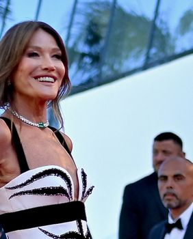Carla Bruni u haljini modne kuće Roberto Cavalli na Filmskom festivalu u Cannesu - 5