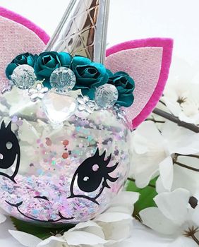 Kuglice za božićnu jelku s likom jednoroga hrvatskog brenda Avangard Art - Angels with heart - 1