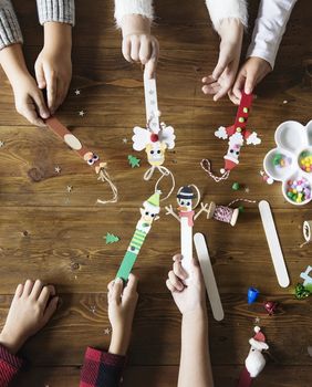 Jednostavni 'uradi sam' božićni ukrasi koje možete izraditi s djecom