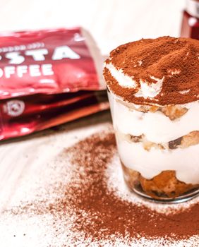 Zimski tiramisu s koricom naranče, panattoneom i Costa Coffee s čokoladnom aromom - 6