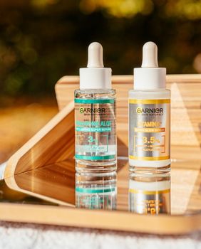 Garnier Skin Naturals Hyaluronic Aloe serum i Garnier Skin Naturals Vitamin C serum