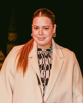 Lucija Lugomer u kaputu s resama iz trgovine Mango - 5