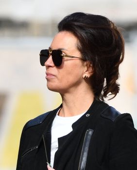 Mama sa zagrebačke špice u kratkom vuneneoj suknji i Hermes čizmama - 1