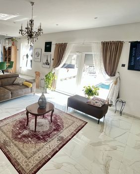 Raskošno uređena kuća u Zagvozdu odvjetnice Andree Cvitanović Vrzić - 21