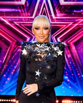 Maja Šuput u midi haljini s potpisom Marka Grubnića