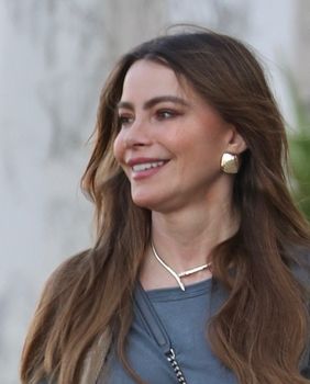 Sofia Vergra nosi Sketchers tenisice - 5