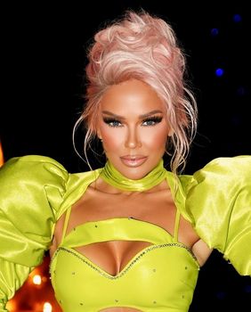 Maja Šuput u zelenoj haljini s potpisom Marka Grubnića