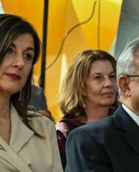 Sanja Musić Milanović u bež kompletu i cipelama od brušene kože - 4