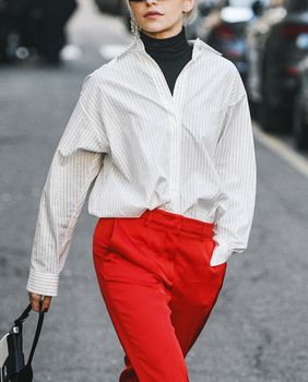 Bijela košulja je modni klasik koji se nosi cijelu godinu