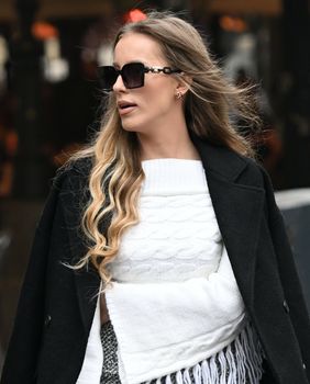 Ulična moda kratke vunene hlače visokog struka 2025. - 5